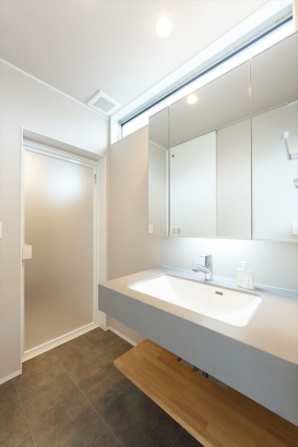 すっきりとした洗面脱衣室。 株式会社 結－YUI－｜人の思いをデザインする、富山の注文住宅の施工事例 家族の想いを紡ぐ二世帯住宅
