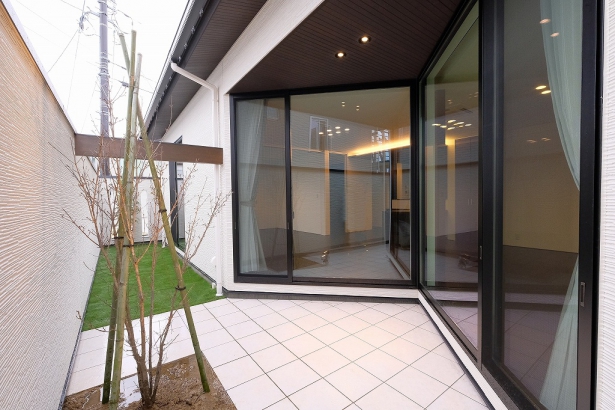   株式会社 結－YUI－｜人の思いをデザインする、富山の注文住宅の施工事例 ワンフロアで繋がる、三角テラスの平屋