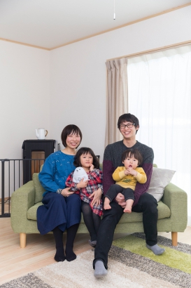   有限会社岡崎工務店の施工事例 家族の温もりを 肌で感じられる 天然素材のある暮らし