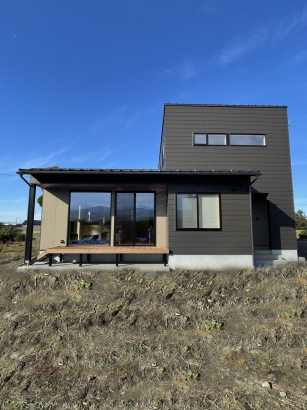 外観 有限会社岡崎工務店の施工事例 窓からの景色に癒される、上質でシンプルな暮らしを愉しむ家