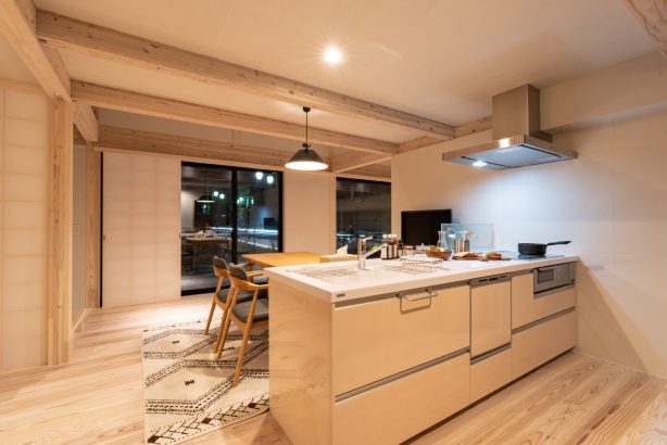 シンプルだからこそこだわりのキッチン casa TONAMI（カーサ となみ）の施工事例 伝統美と最新技術から生まれた家　   casa amare (カーサ アマーレ）
