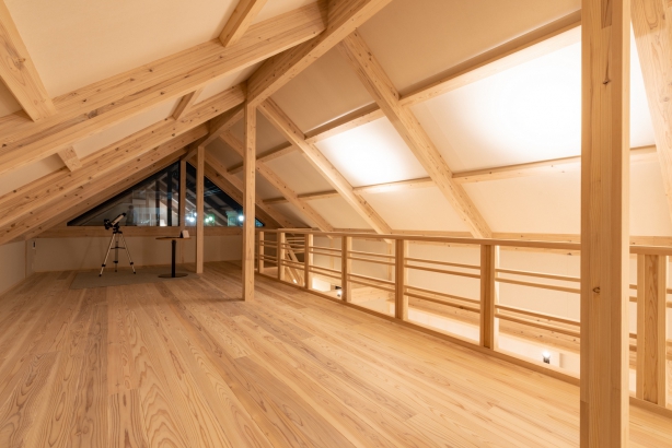 ロフトは高さもあり、仕切りを作って部屋にしたり使い方は自由です casa TONAMI（カーサ となみ）の施工事例 伝統美と最新技術から生まれた家　   casa amare (カーサ アマーレ）