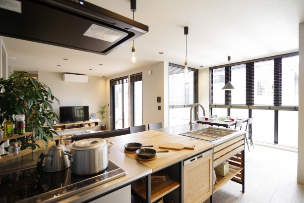   株式会社 家元 IEMOTO  | 富山 デザイン注文住宅の施工事例 Stayhomeを愉しむ開放的な土間のある暮らし