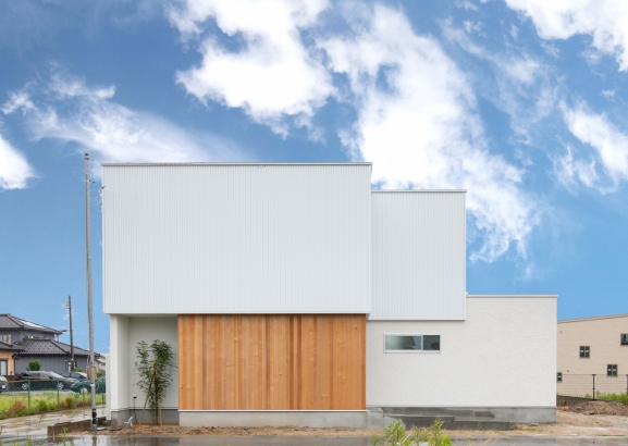   株式会社 家元 IEMOTO  | 富山 デザイン注文住宅の施工事例 田園風景と異素材を組み合わせた家