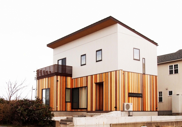   株式会社 家元 IEMOTO  | 富山 デザイン注文住宅の施工事例 丘に建つ目を引く家