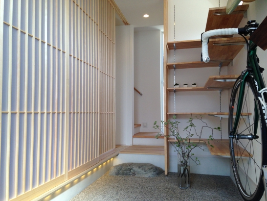   株式会社 家元 IEMOTO  | 富山 デザイン注文住宅の施工事例 和テイスト広々玄関に魅了される家