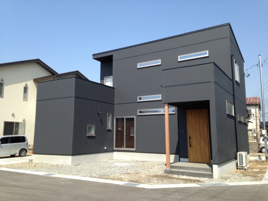   株式会社 家元 IEMOTO  | 富山 デザイン注文住宅の施工事例 和テイスト広々玄関に魅了される家