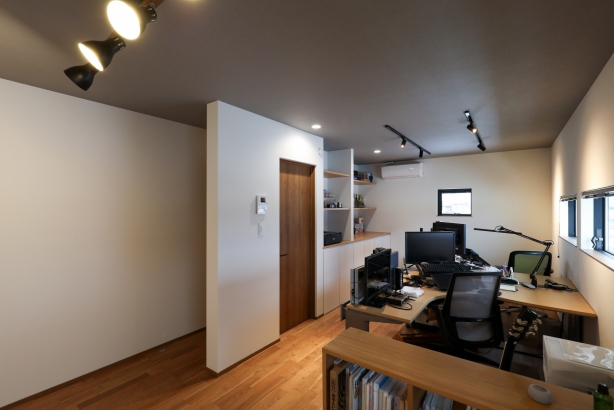   株式会社 家元 IEMOTO  | 富山 デザイン注文住宅の施工事例 グラフィックデザイナーが住む家