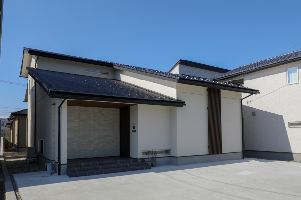   株式会社 家元 IEMOTO  | 富山 デザイン注文住宅の施工事例 大屋根平入の家