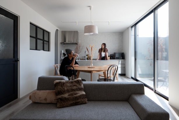   株式会社 家元 IEMOTO  | 富山 デザイン注文住宅の施工事例 空につながる中庭とらせん階段のある家