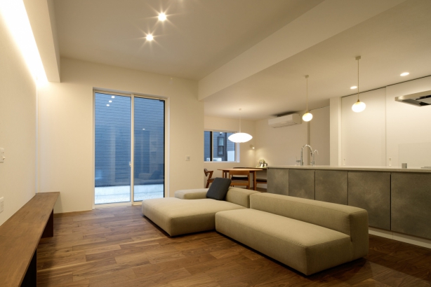   株式会社 家元 IEMOTO  | 富山 デザイン注文住宅の施工事例 ウォルナットとグレージュの家