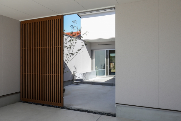   株式会社 家元 IEMOTO  | 富山 デザイン注文住宅の施工事例 「質感と広がりを求めた先に」見たもの