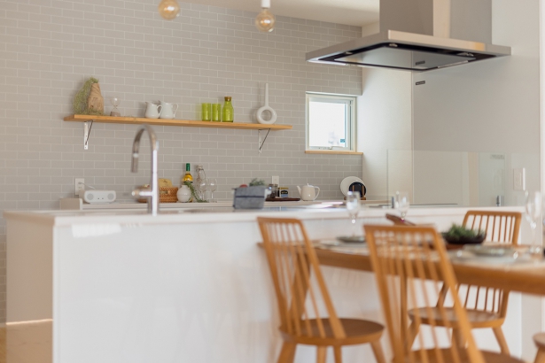 キッチン 株式会社山下ホーム|家族の健康を考えた家の施工事例 ほどよい距離感の二世帯住宅