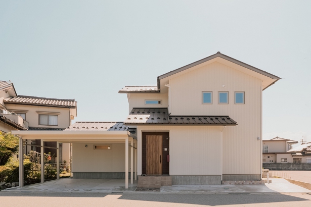 外観デザイン 株式会社山下ホーム|家族の健康を考えた家の施工事例 ほどよい距離感の二世帯住宅