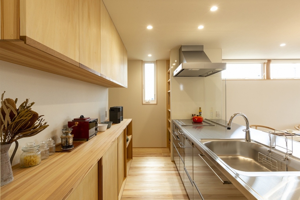 kitchen 木の香㈱前川建築の施工事例 二世帯で暮らす木の家