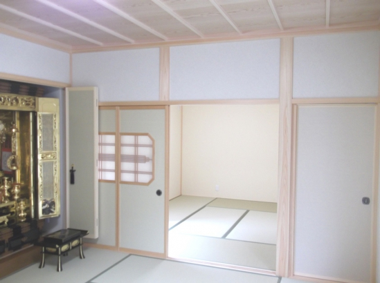 部屋を増築し十分な広さを確保した本格的な和室
