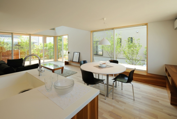   SHOEI 正栄産業(株)｜富山のデザイン新築注文住宅・セミオーダー住宅の施工事例 SHOEIの家「板張りの美しい、開放感のあるお家」