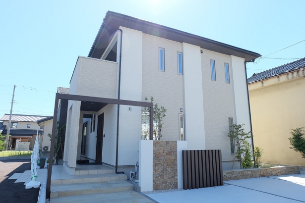   丸和ホーム｜富山市｜ 共働き家族の家の施工事例 太陽が降りそそぐ明るい家。
