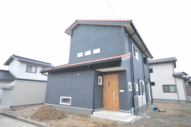 壁紙と外壁が暮らしを彩る 機能的でモダンな住まい 株式会社ステーツ富山展示場 富山県 富山市 高品質な木造注文住宅 新築一戸建