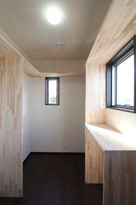   デキノヤホーム｜富山県 ｜木の家づくりの施工事例 外と中の光をつなぐ家