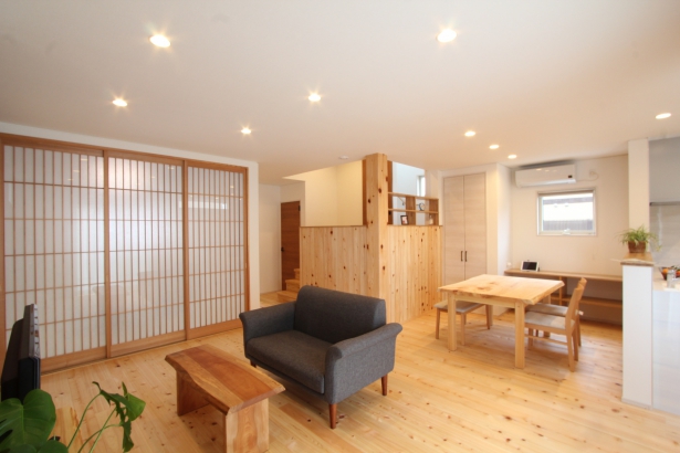 和モダンの家 デキノヤホーム｜富山県 ｜木の家づくりの施工事例 ヒノキの家