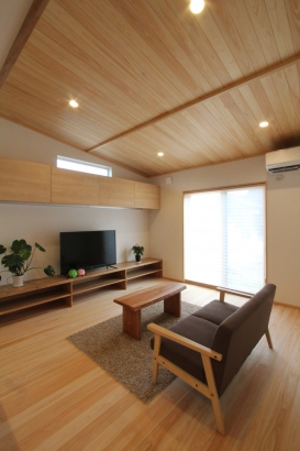   デキノヤホーム｜富山県 ｜木の家づくりの施工事例 屋根裏収納と太陽光発電がある家