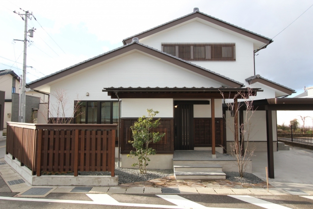 オシャレで伝統的な和風建築 デキノヤホーム 富山県 木の家づくり