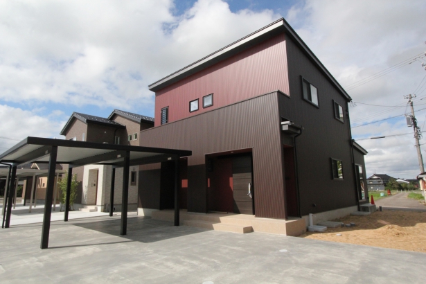   デキノヤホーム｜富山県 ｜木の家づくりの施工事例 LDKの横の和室でコタツを囲む家