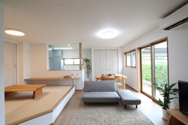  デキノヤホーム｜富山県 ｜木の家づくりの施工事例 畳コーナでコタツを囲む家