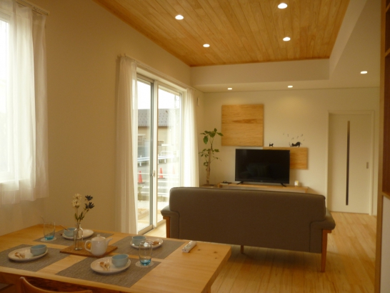   デキノヤホーム｜富山県 ｜木の家づくりの施工事例 外壁に杉を使用した高級感のある家