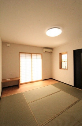  デキノヤホーム｜富山県 ｜木の家づくりの施工事例 リビングに小上がりの畳コーナーのある家