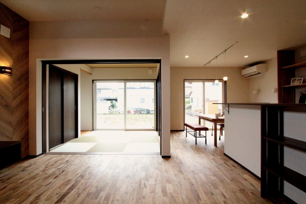   デキノヤホーム｜富山県 ｜木の家づくりの施工事例 庭まで続く開放的なLDKのある家