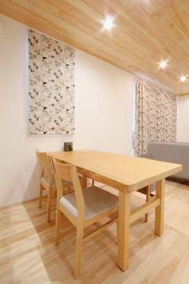   デキノヤホーム｜富山県 ｜木の家づくりの施工事例 自然光を取り込んだ明るい家