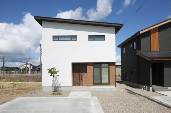 西高岡駅すぐ横で分譲型モデルハウスオー… デキノヤホーム｜富山県 ｜木の家づくり